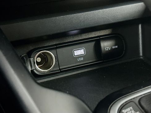 Used 2025 Kia Soul LX w/ LX Technology Package FWD image 25