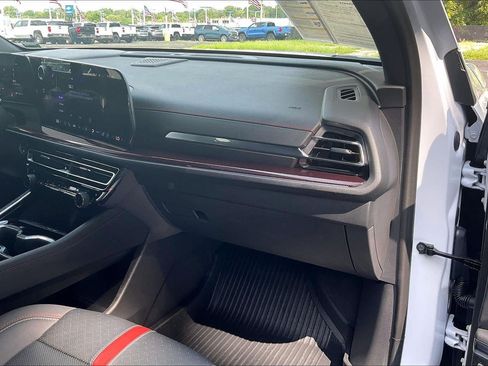 Used 2026 Chevrolet Traverse RS w/ LPO, Floor Liner Package AWD/4WD image 17