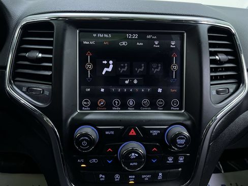 Used 2018 Jeep Grand Cherokee Altitude AWD/4WD image 24