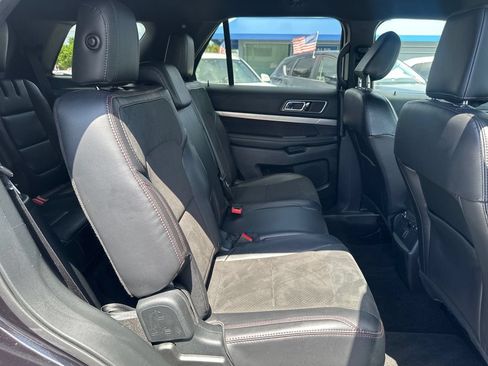 Used 2019 Ford Explorer XLT w/ Equipment Group 202A AWD/4WD image 32
