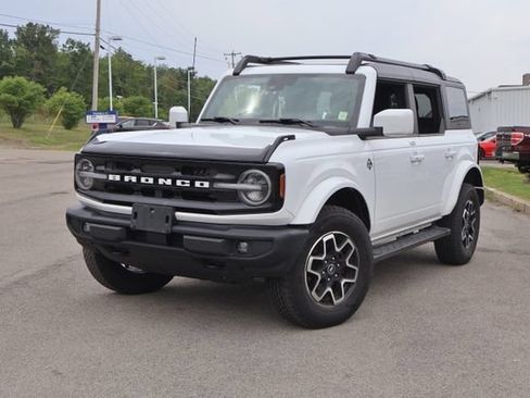 Used 2022 Ford Bronco Outer Banks AWD/4WD image 2