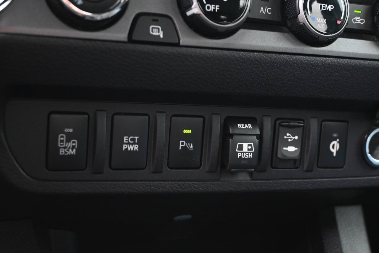 Used 2018 Toyota Tacoma TRD Sport w/ Technology Package AWD/4WD image 4