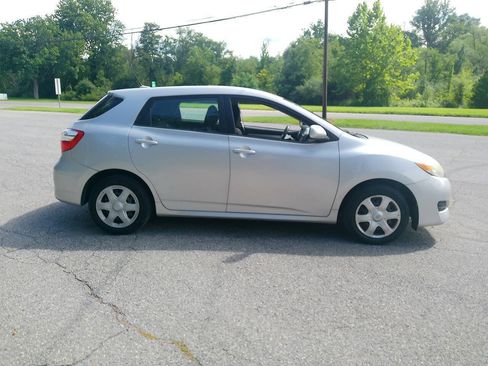 Used 2010 Toyota Matrix FWD image 23