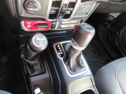 Used 2024 Jeep Gladiator Sport image 22
