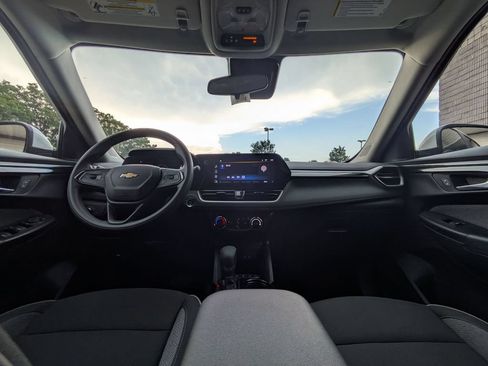 Used 2025 Chevrolet TrailBlazer LT AWD/4WD image 25