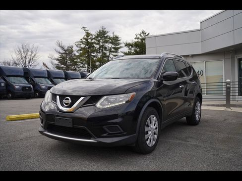Used 2016 Nissan Rogue S w/ Appearance Package image 1