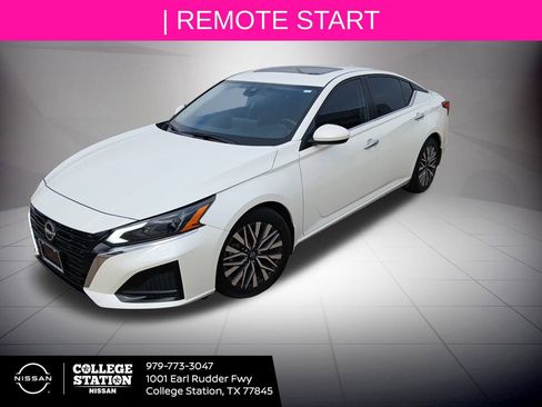 Certified 2023 Nissan Altima 2.5 SV w/ SV Premium Package image 6