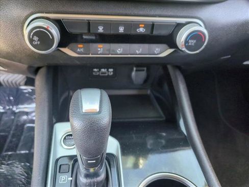 Used 2024 Nissan Altima 2.5 SV FWD image 14