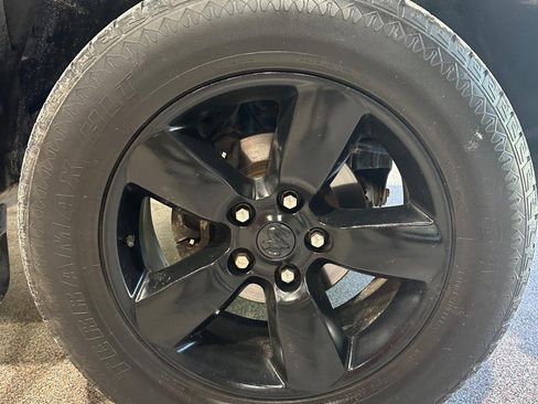 Used 2019 RAM 1500 Express w/ Wheel & Sound Group AWD/4WD image 15