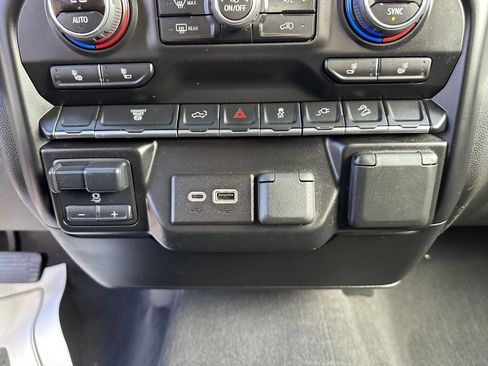 Used 2023 Chevrolet Silverado 2500 LT image 32