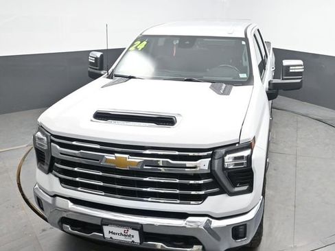 Used 2024 Chevrolet Silverado 2500 LTZ AWD/4WD image 24