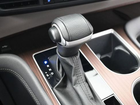 Used 2024 Toyota Sienna XLE image 22