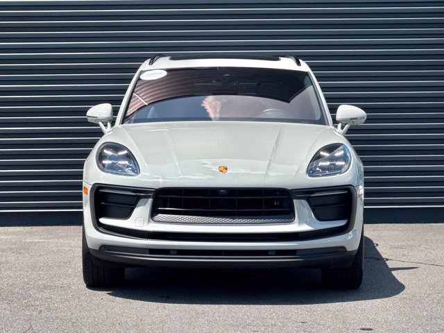 Certified 2022 Porsche Macan AWD/4WD image 10