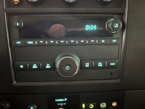 Used 2023 Chevrolet Express 3500 w/ Driver Convenience Package image 17