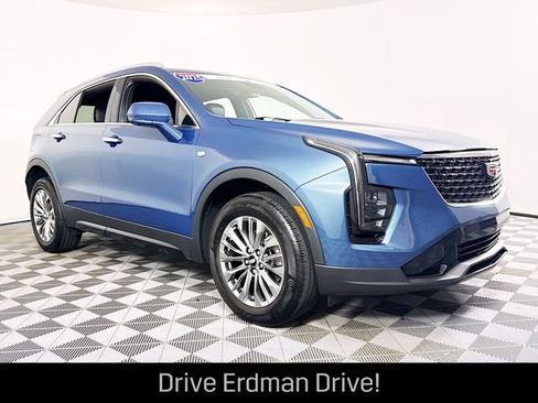 Used 2025 Cadillac XT4 Premium Luxury FWD image 1