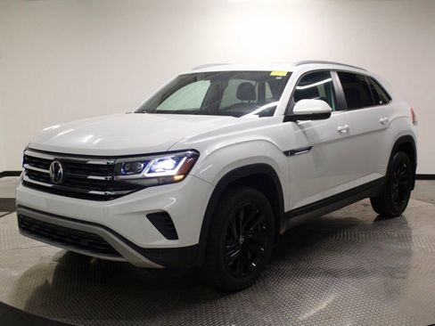 Used 2021 Volkswagen Atlas Cross Sport SE FWD image 1