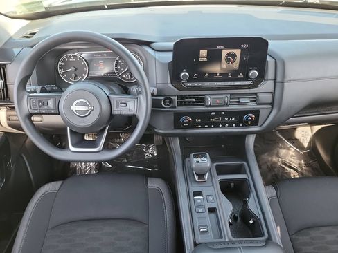 Used 2025 Nissan Pathfinder S FWD image 4