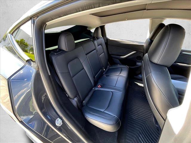 Used 2024 Tesla Model Y Long Range AWD/4WD image 24