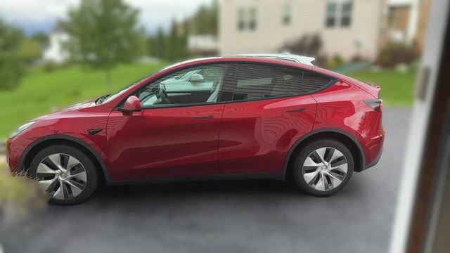 Used 2024 Tesla Model Y Long Range AWD/4WD image 2