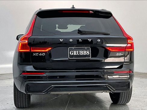 Certified 2025 Volvo XC60 B5 Plus image 7