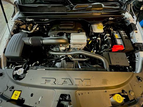 New 2026 RAM 1500 Laramie AWD/4WD image 18