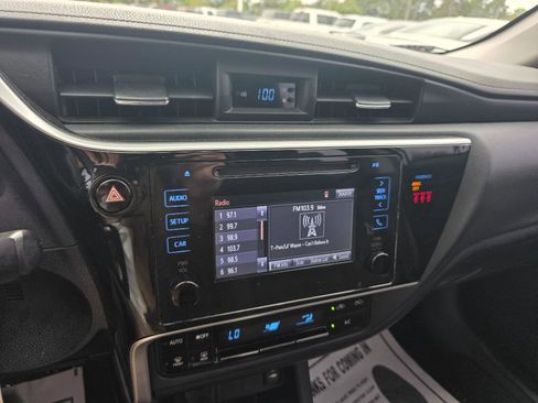 Used 2019 Toyota Corolla LE image 15