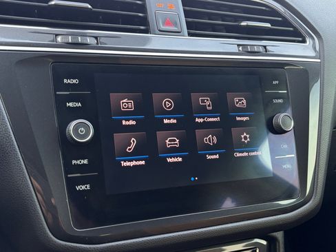 Used 2018 Volkswagen Tiguan SE image 25