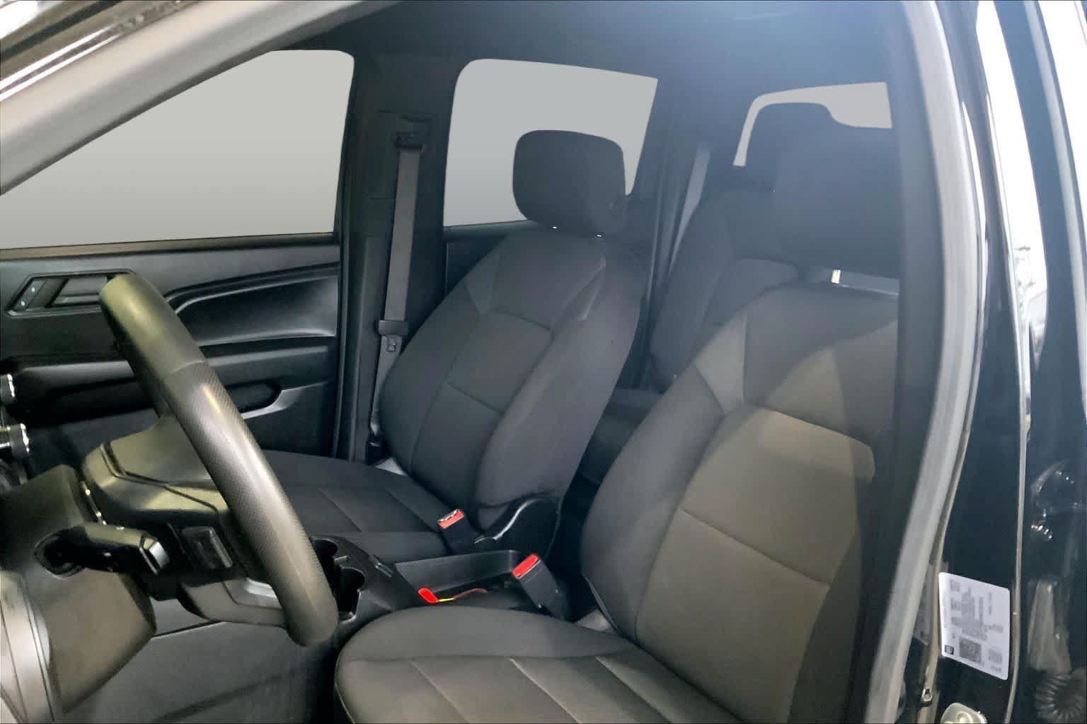 Used 2024 Chevrolet Colorado W/T w/ Advanced Trailering Package AWD/4WD image 8