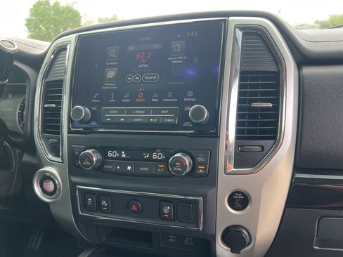 Used 2021 Nissan Titan SV w/ SV Convenience Package RWD image 31