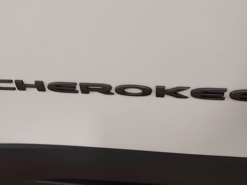 Used 2022 Jeep Cherokee Trailhawk w/ Sun, Sound & Nav Group AWD/4WD image 17