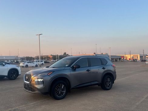 Used 2023 Nissan Rogue S FWD image 11