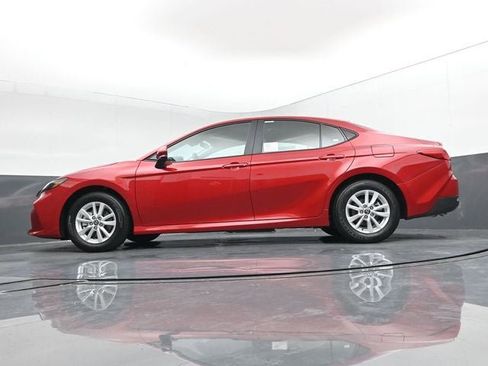 Used 2025 Toyota Camry LE FWD image 36