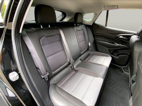 Used 2024 Chevrolet Trax LT w/ Sunroof Package FWD image 20