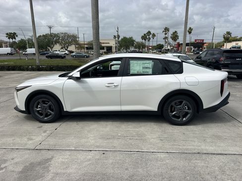 New 2026 Kia K4 LXS FWD image 9