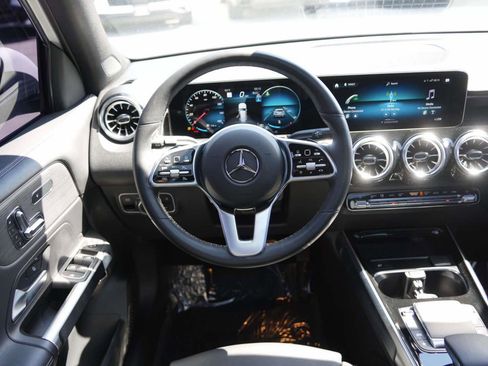 Used 2023 Mercedes-Benz GLB 250 image 8