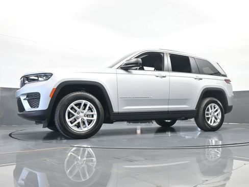 Used 2024 Jeep Grand Cherokee Laredo X image 57