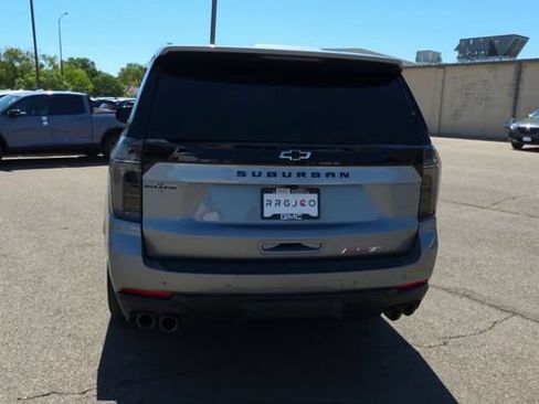 Used 2025 Chevrolet Suburban RST AWD/4WD image 8