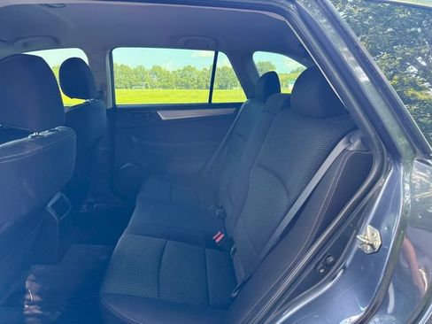Used 2017 Subaru Outback 2.5i AWD/4WD image 8