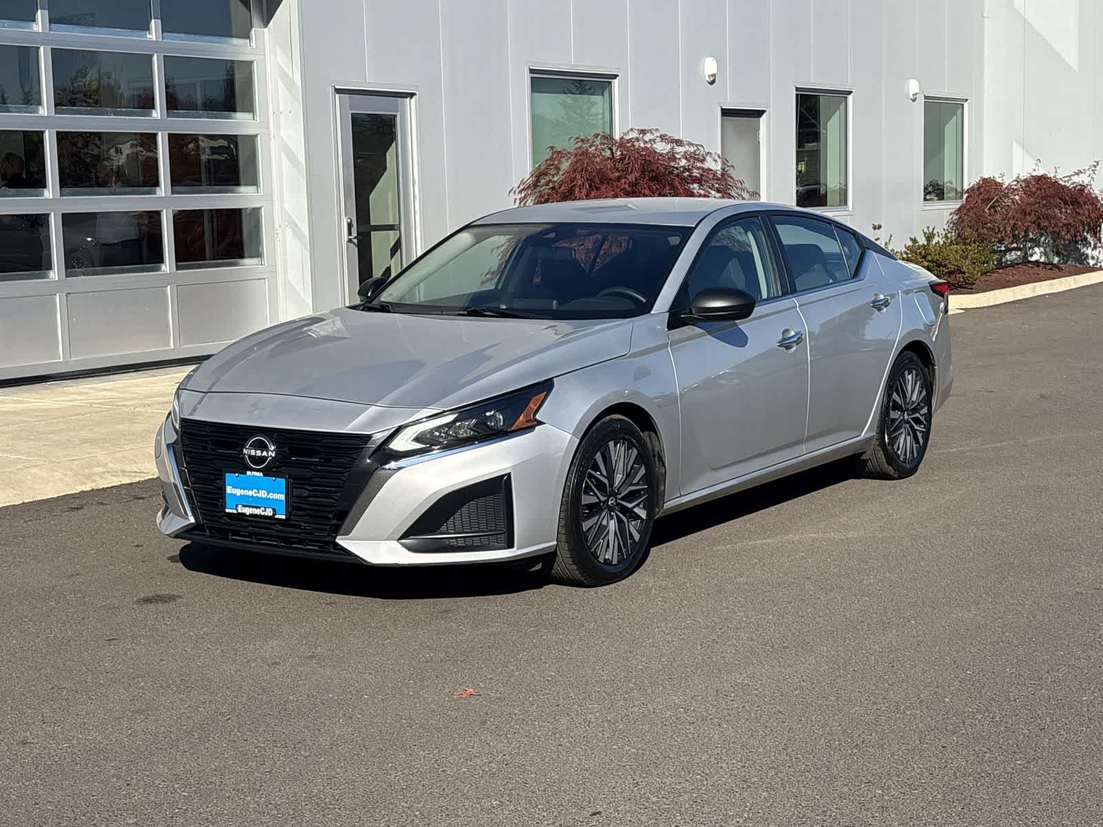 Used 2024 Nissan Altima 2.5 SV FWD image 1