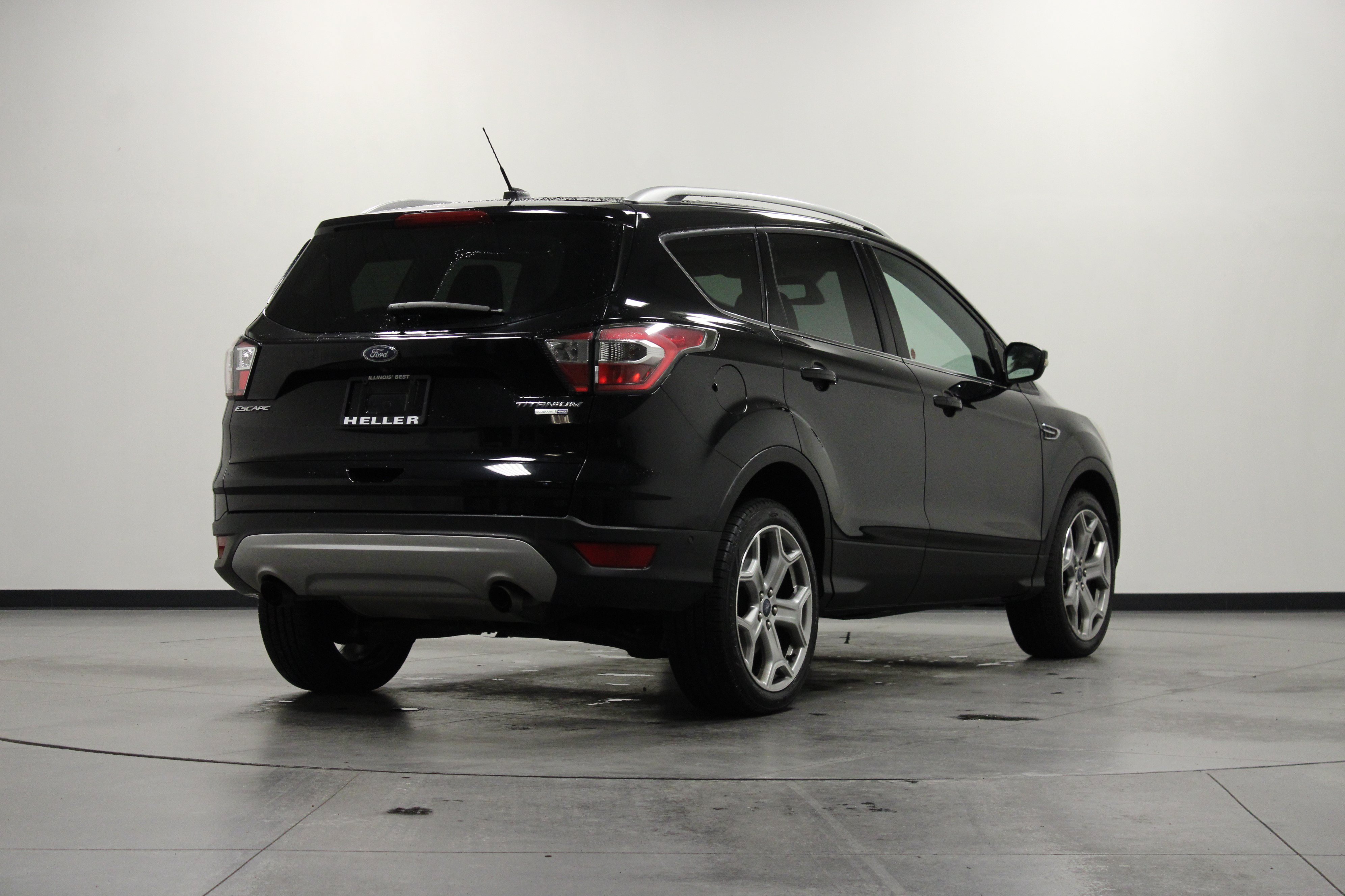 Used 2017 Ford Escape Titanium w/ Canadian Touring Package AWD/4WD image 4