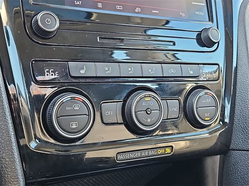 Used 2022 Volkswagen Passat 2.0T SE image 14