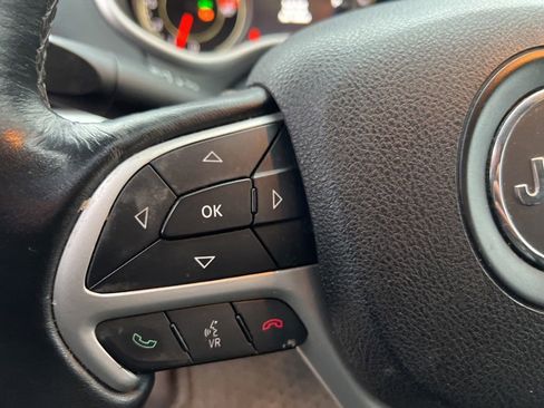 Used 2016 Jeep Cherokee Trailhawk w/ Comfort/Convenience Group image 15