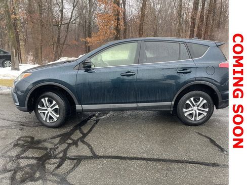 Used 2018 Toyota RAV4 LE image 4