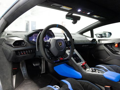 Used 2022 Lamborghini Huracan STO RWD image 56