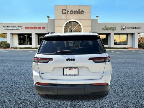 Used 2022 Jeep Grand Cherokee L Laredo image 4