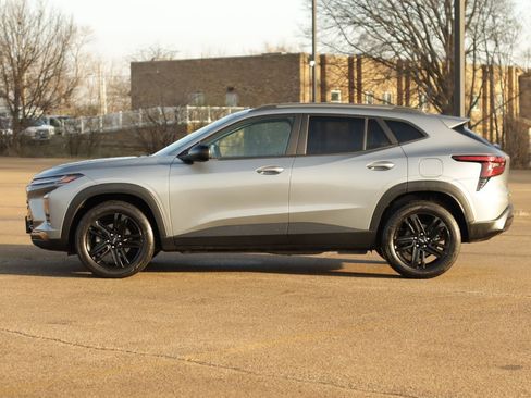 Used 2024 Chevrolet Trax ACTIV w/ Sunroof Package image 4