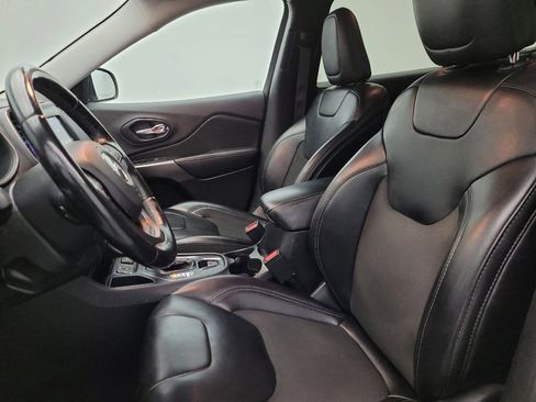 Used 2019 Jeep Cherokee Latitude Plus image 17