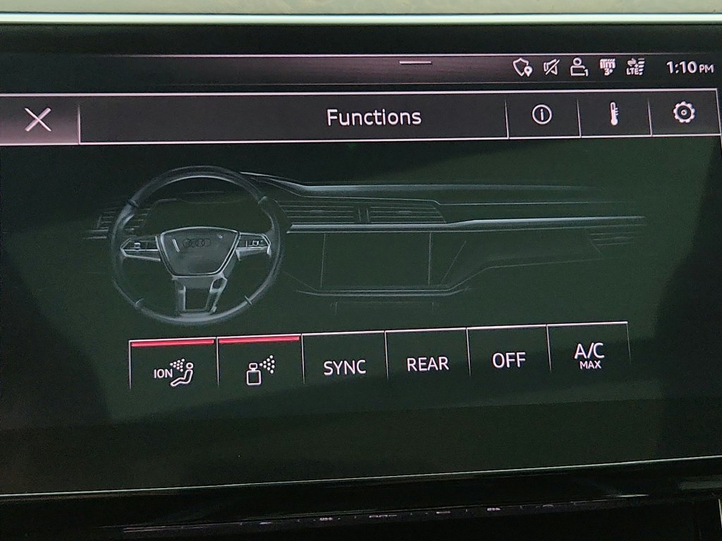 Used 2019 Audi e-tron Prestige w/ Prestige Package AWD/4WD image 18