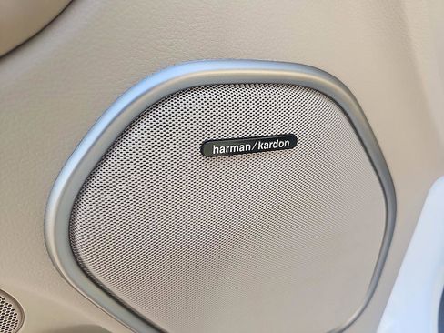 Used 2018 Jeep Grand Cherokee Overland image 13