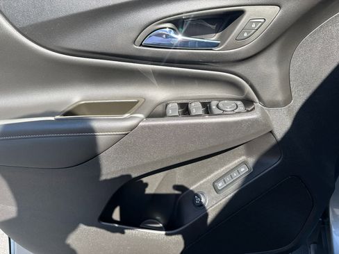 Used 2023 Chevrolet Equinox Premier image 10